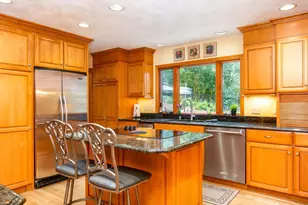 2329 Summit Dr, Janesville, WI 53548 - Photo 7