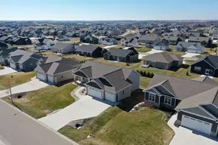 6677 Royal View Dr, DeForest, WI 53532 - Photo 5