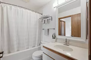 6243 Middleton Springs Dr, Middleton, WI 53562 - Photo 27