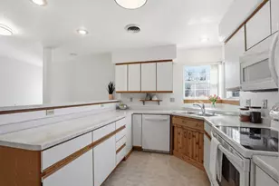 6243 Middleton Springs Dr, Middleton, WI 53562 - Photo 13