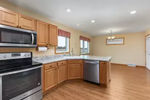 126 Jennifer Cir, Mount Horeb, WI 53572 - Photo 17