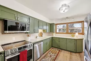 521 Orchard Dr, Madison, WI 53711 - Photo 9