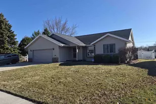 1828 N Claremont Dr, Janesville, WI 53545 - Photo 1