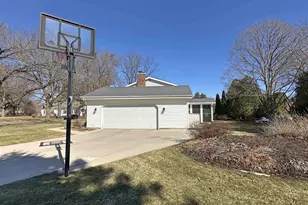 106 Apache Dr, Janesville, WI 53545 - Photo 7