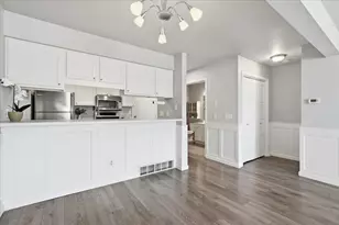 6941 Chester Dr, Madison, WI 53719 - Photo 7