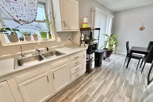 3107 Glenbarr Dr, Janesville, WI 53548 - Photo 9