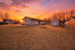 3107 Glenbarr Dr, Janesville, WI 53548 - Photo 3