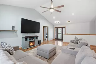 W9072 Hilltop Rd, Portage, WI 53901 - Photo 7