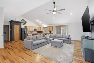 W9072 Hilltop Rd, Portage, WI 53901 - Photo 5