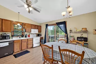 604 Robin Dr, Sun Prairie, WI 53590 - Photo 7