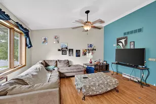 604 Robin Dr, Sun Prairie, WI 53590 - Photo 5