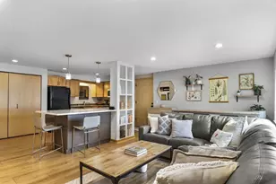 1014 Spaight St, Madison, WI 53703 - Photo 5