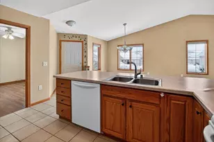 608 Springbrook Cir, DeForest, WI 53532 - Photo 11