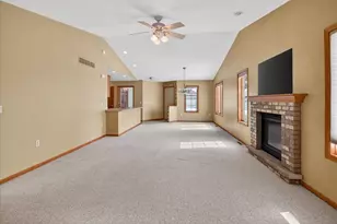 608 Springbrook Cir, DeForest, WI 53532 - Photo 15