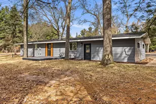 W5613 Cherokee Ln, New Lisbon, WI 53950 - Photo 5