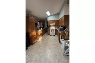 506 N Brooklyn Ave, Elroy, WI 53929 - Photo 9