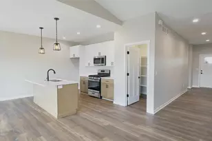 3822 N Woodbury Ln, Janesville, WI 53545 - Photo 5