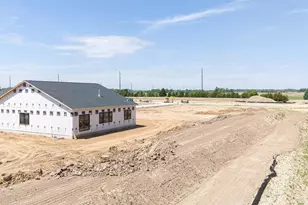 3822 N Woodbury Ln, Janesville, WI 53545 - Photo 5