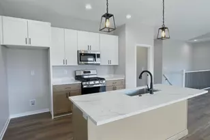 3822 N Woodbury Ln, Janesville, WI 53545 - Photo 9