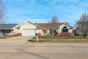 2840 Newport Ave, Oshkosh, WI 54904 - Photo 1