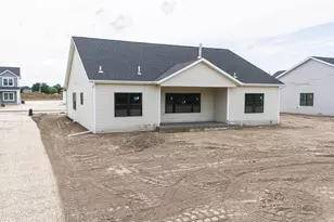 3810 N Woodbury Ln, Janesville, WI 53545 - Photo 5