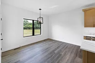 3810 N Woodbury Ln, Janesville, WI 53545 - Photo 9
