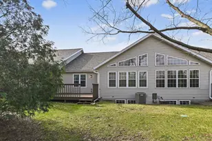 185 N Musket Ridge Dr, Sun Prairie, WI 53590 - Photo 9