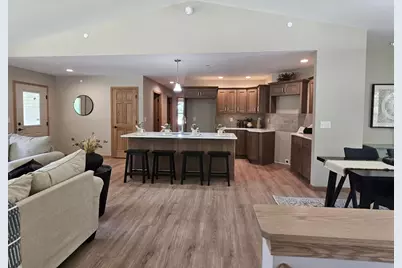 915 Suthrland Avenue, Janesville, WI 53545 - Photo 3