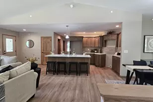 915 Sutherland Ave, Janesville, WI 53545 - Photo 3