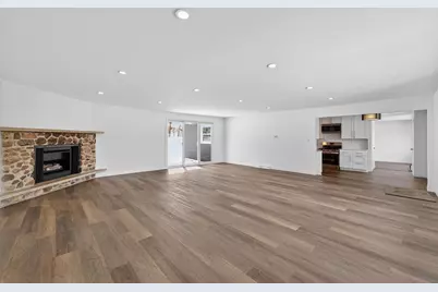 413 E Lincoln Drive, DeForest, WI 53532 - Photo 3