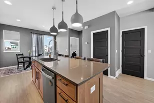 828 Shadowwood Trl, Sun Prairie, WI 53590 - Photo 9