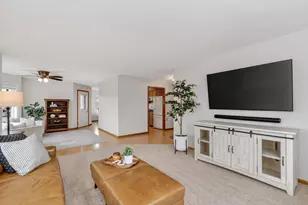 10886 Diamond Cir, Blue Mounds, WI 53517 - Photo 5