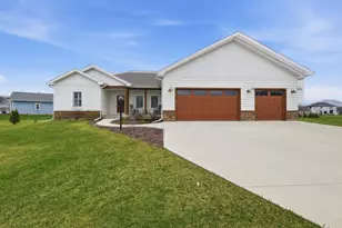 6480 Revere Pass, DeForest, WI 53532 - Photo 3