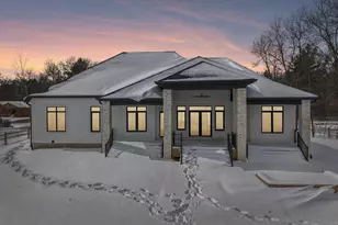 320 Oakbrook Dr, Lake Delton, WI 53965 - Photo 3