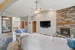 614 Woodhaven Ct, Cambridge, WI 53523 - Photo 5