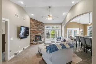 614 Woodhaven Ct, Cambridge, WI 53523 - Photo 3