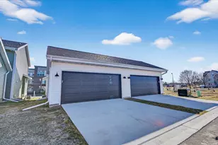 2809 Crinkle Root Dr, Fitchburg, WI 53711 - Photo 9