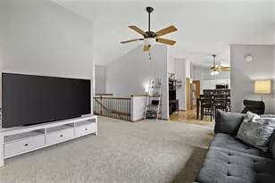 840 Vista Ridge Dr, Mount Horeb, WI 53572 - Photo 3