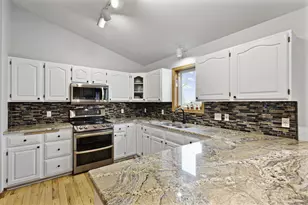 840 Vista Ridge Dr, Mount Horeb, WI 53572 - Photo 7