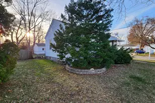 1878 Greenview Dr, Beloit, WI 53511 - Photo 5