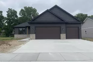 3829 N Woodbury Ln, Janesville, WI 53545 - Photo 1