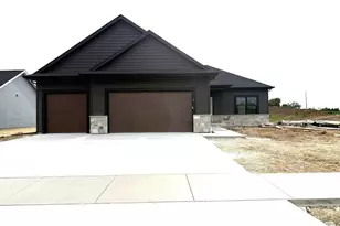 3829 N Woodbury Ln, Janesville, WI 53545 - Photo 1