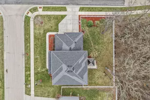 1198 Gracing Oaks Ln, Sun Prairie, WI 53590 - Photo 5