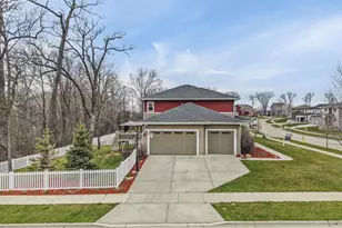 1198 Gracing Oaks Ln, Sun Prairie, WI 53590 - Photo 3