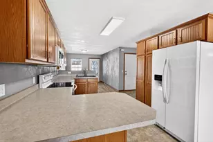 645 Garfield Ave, Janesville, WI 53536 - Photo 9