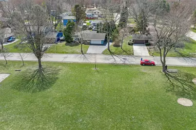 1007 Dona Road, Hartland, WI 53029 - Photo 9