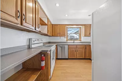 3828 Beacon Hill Drive, Janesville, WI 53546 - Photo 9