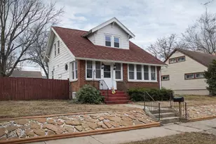 916 Prospect Ave, Portage, WI 53901 - Photo 1