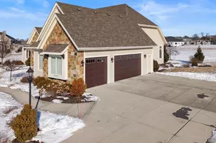 W278N8854 Twin Pine Cir, Hartland, WI 53029 - Photo 5