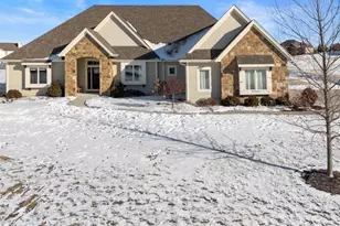 W278N8854 Twin Pine Cir, Hartland, WI 53029 - Photo 7